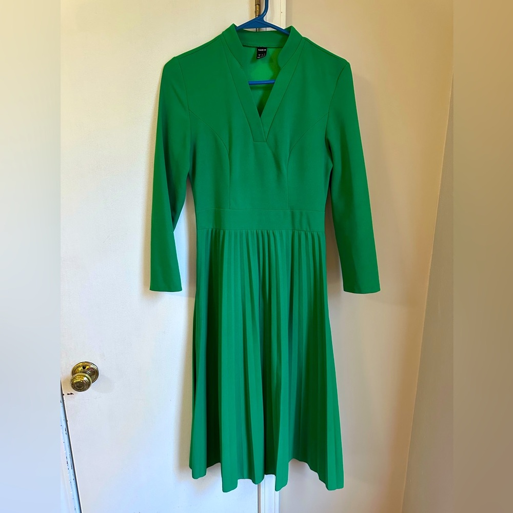 Kelly green dress